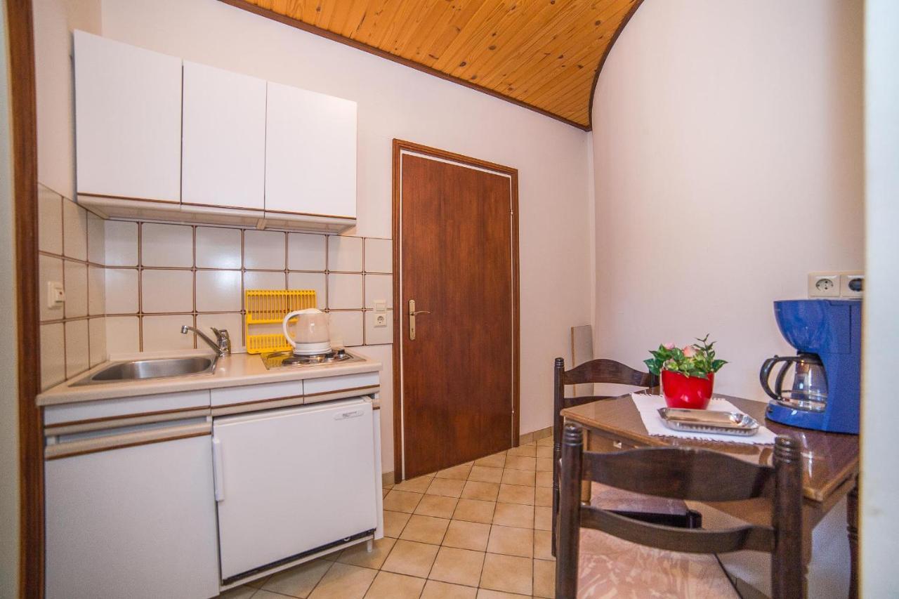 Apartments Pahljina Palit Kültér fotó